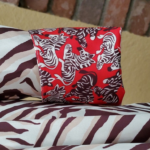 🆕️ Julie Brown Rizzo Animal Print Long Sleeve Button Down Dress SIZE: 4 - Picture 4 of 16